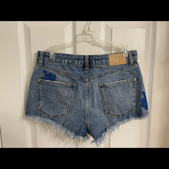 ZARA denim embroidered shorts - Picture 3 of 6